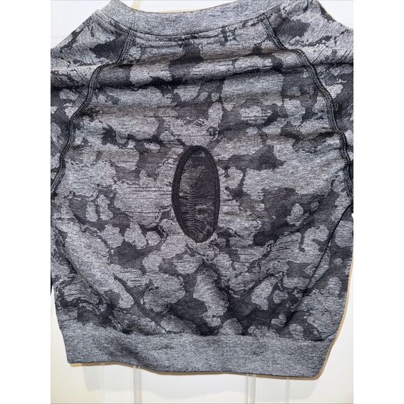 Gymshark Women’s Size XS Adapt Camo Seamless Cinch Crop Open Back Top Black EUC - Picture 7 of 7